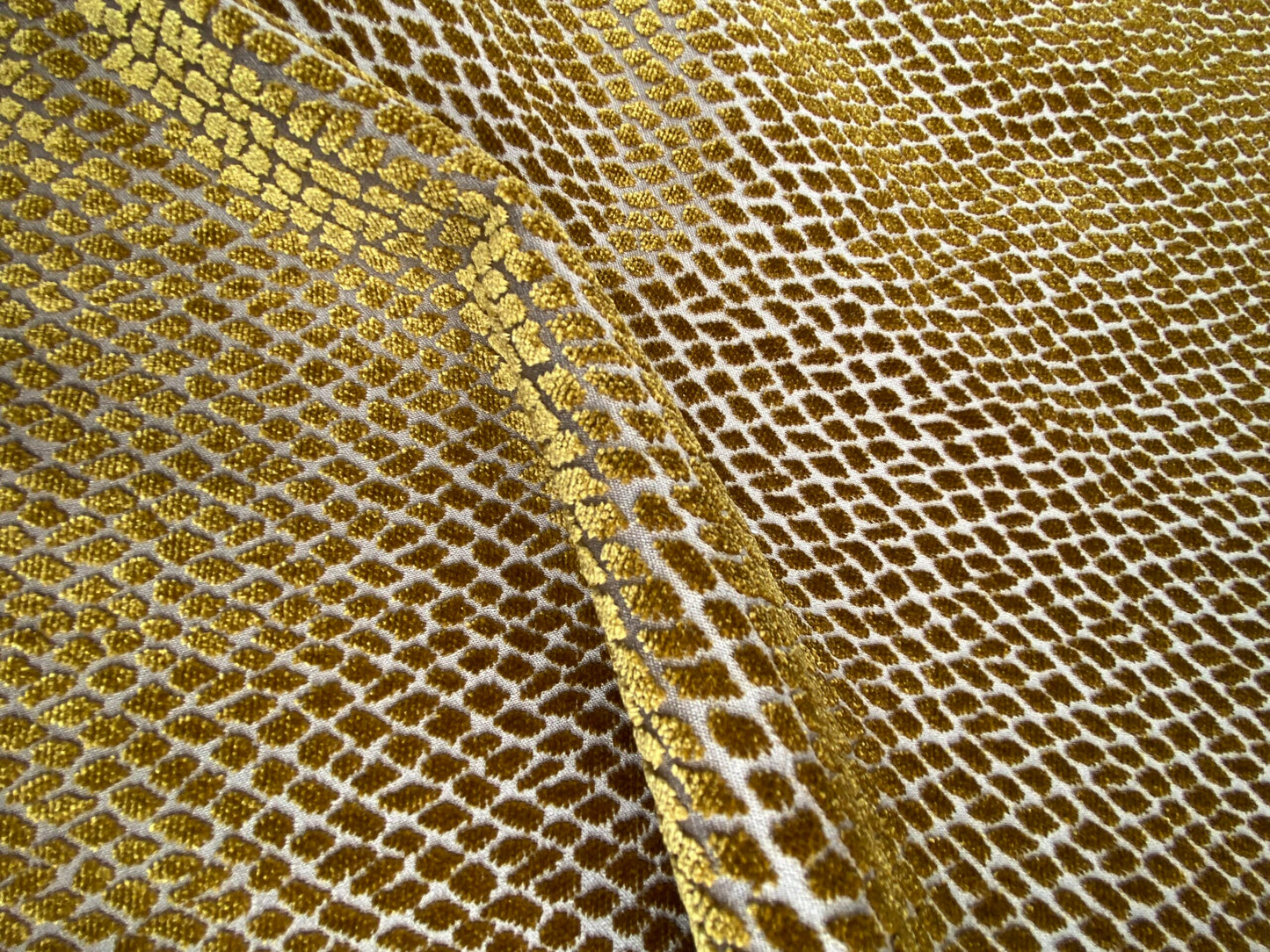 28 Berkbox101 Square Silky by Scalamandre Iguana Bronzo Brown Gold Small Scale Silk Cotton Jacquard Velvet MSRP USD300+/y