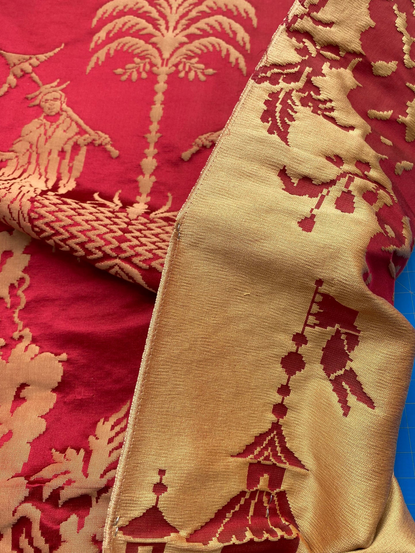 Berkbox101 Square Silky by Tassinari and Chatel Les Chinois Rouge Red Brown Damask Chinoiserie Historic MSRP USD 700+/y