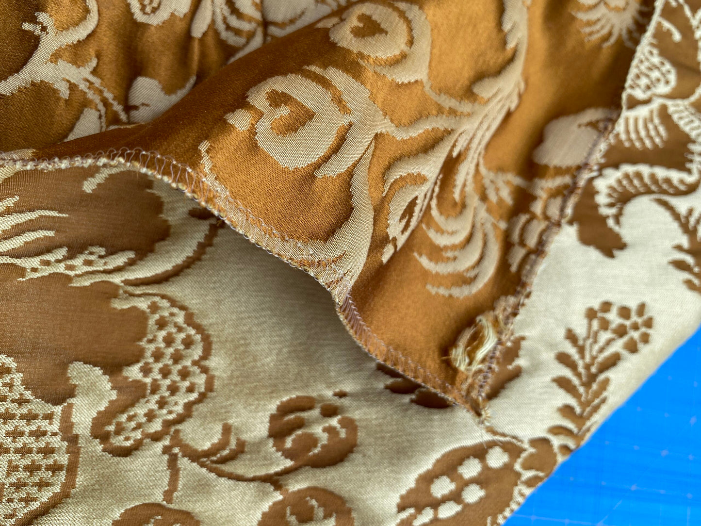 60 Berkbox101 Square Silky by Tassinari and Chatel Meillant Ecaille Brown Damask Historic Reversible MSRP USD 690/y