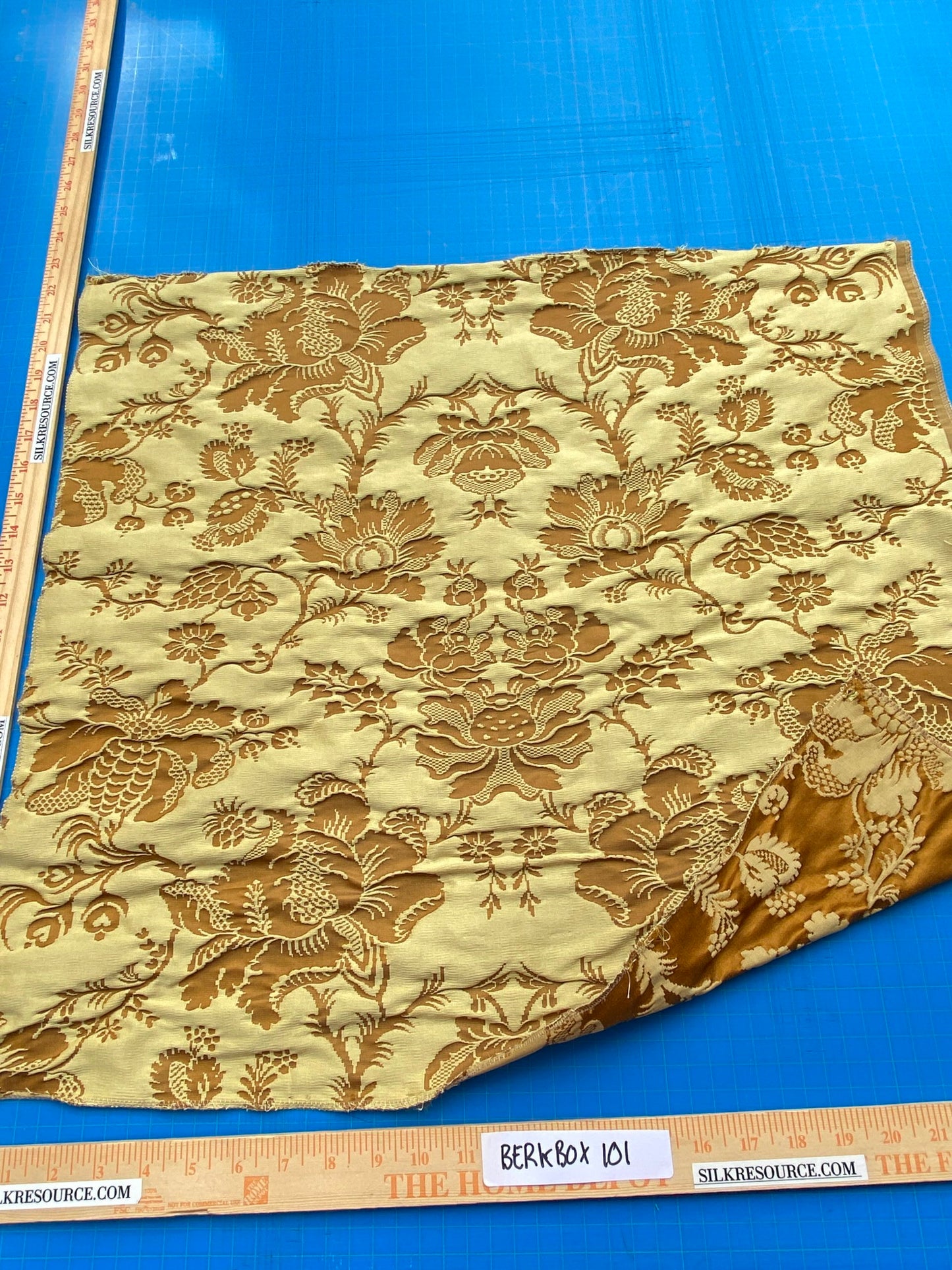 60 Berkbox101 Square Silky by Tassinari and Chatel Meillant Ecaille Brown Damask Historic Reversible MSRP USD 690/y