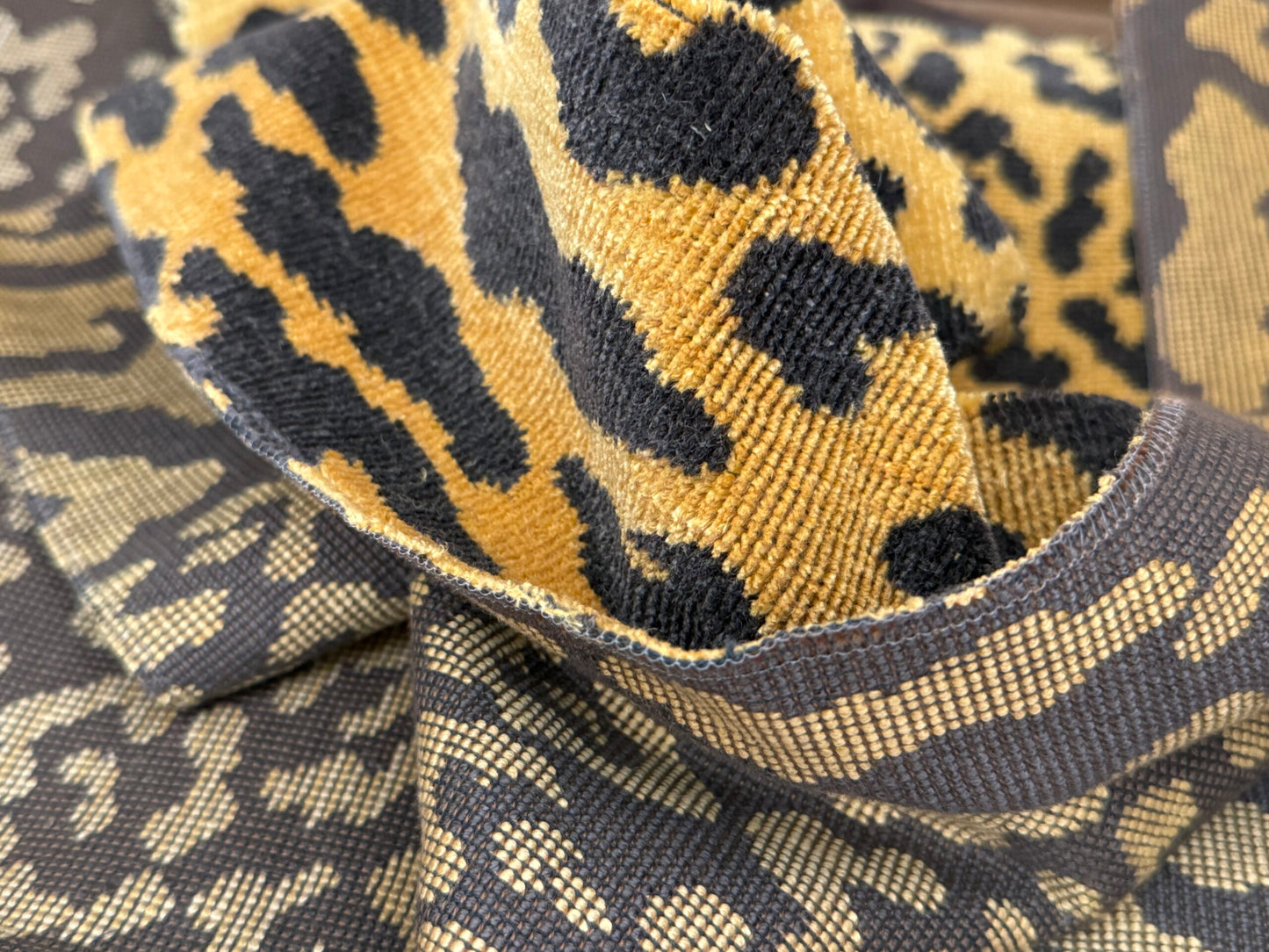 12 Berkbox63 Square Scalamandre Old World Weavers Leopard Velvet in Piccolo Linen Hiend Animal skin Cheetah Orange Black Velvet MSRP USD 500+/yard