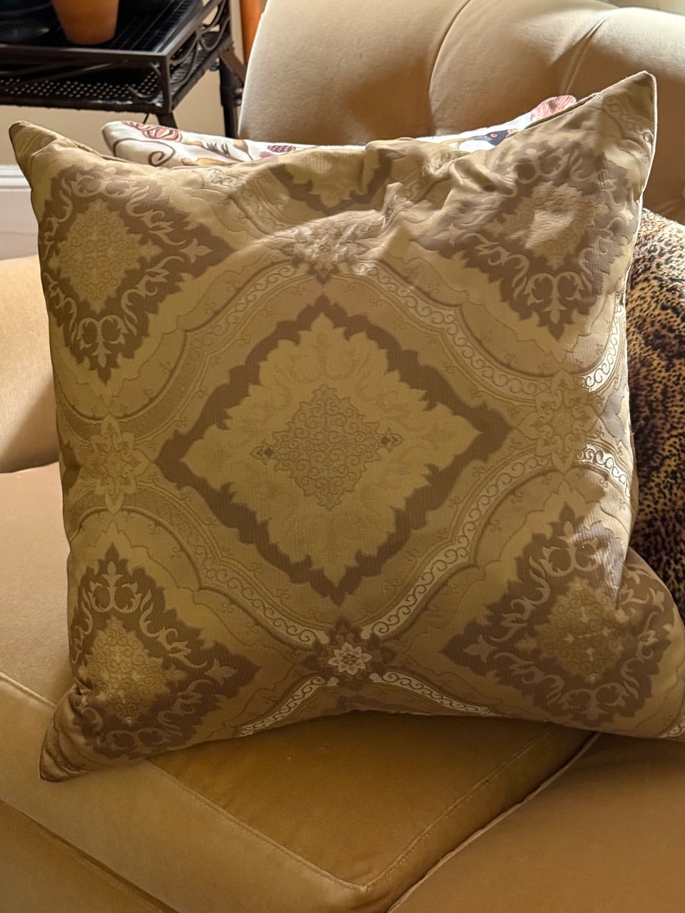 Kravet Coutour Istanbul Silk Turkish Damask Cream Beige Medallion MSRP USD 185/Y
