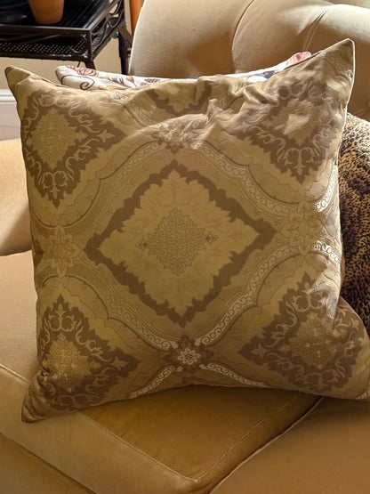 Kravet Coutour Istanbul Silk Turkish Damask Cream Beige Medallion MSRP USD 185/Y