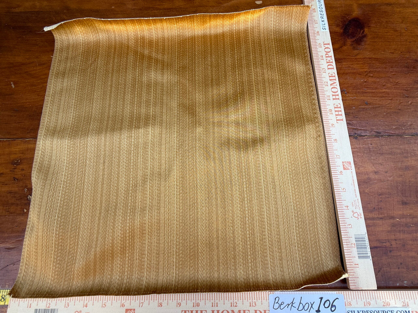 18 Berkbox106 18" x 18" Square Scalamandre Radio City Special Strie Gold