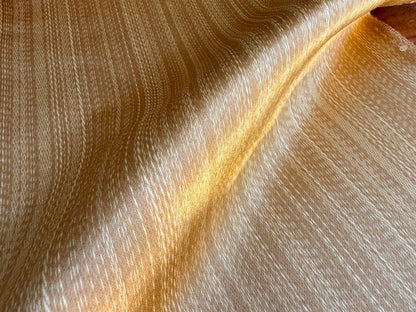 18 Berkbox106 18" x 18" Square Scalamandre Radio City Special Strie Gold