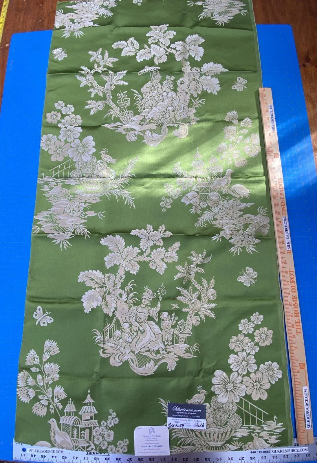 2 Berkbox39 Tassinari &amp; Chatel Scalamandre Jardin Chinois Vert Green Silk Brocade MSRP USD 1000+/panel