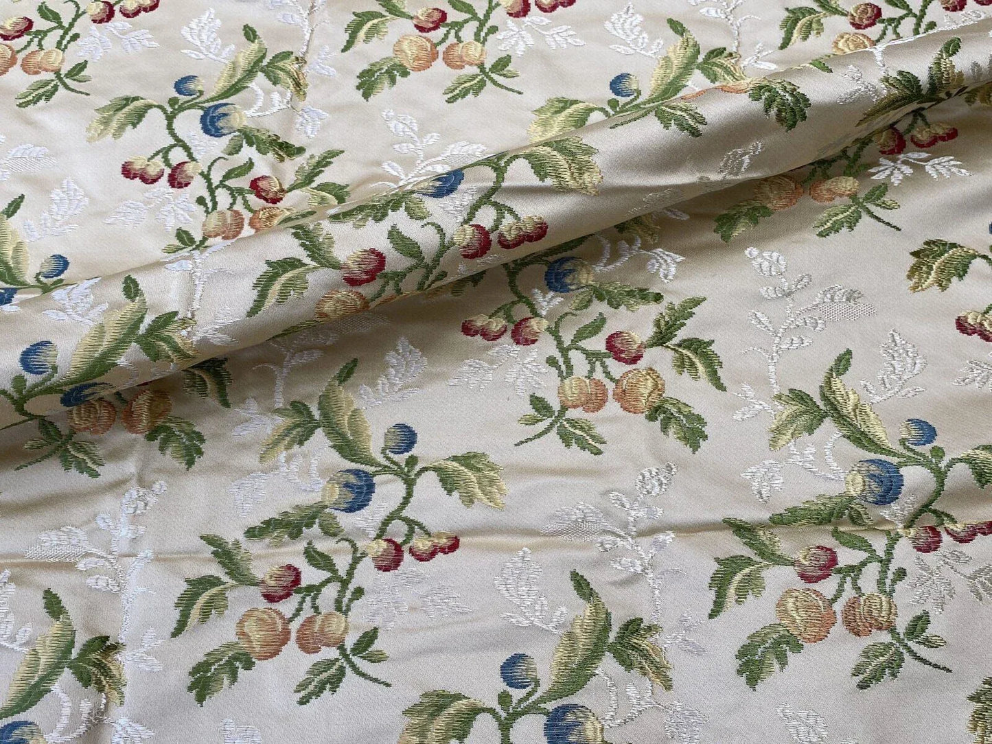 8 Berkbox39 Scalamandre Old World Weavers Silk Villa Erba Ivory Beige Green Red MSRP USD 808/Yard