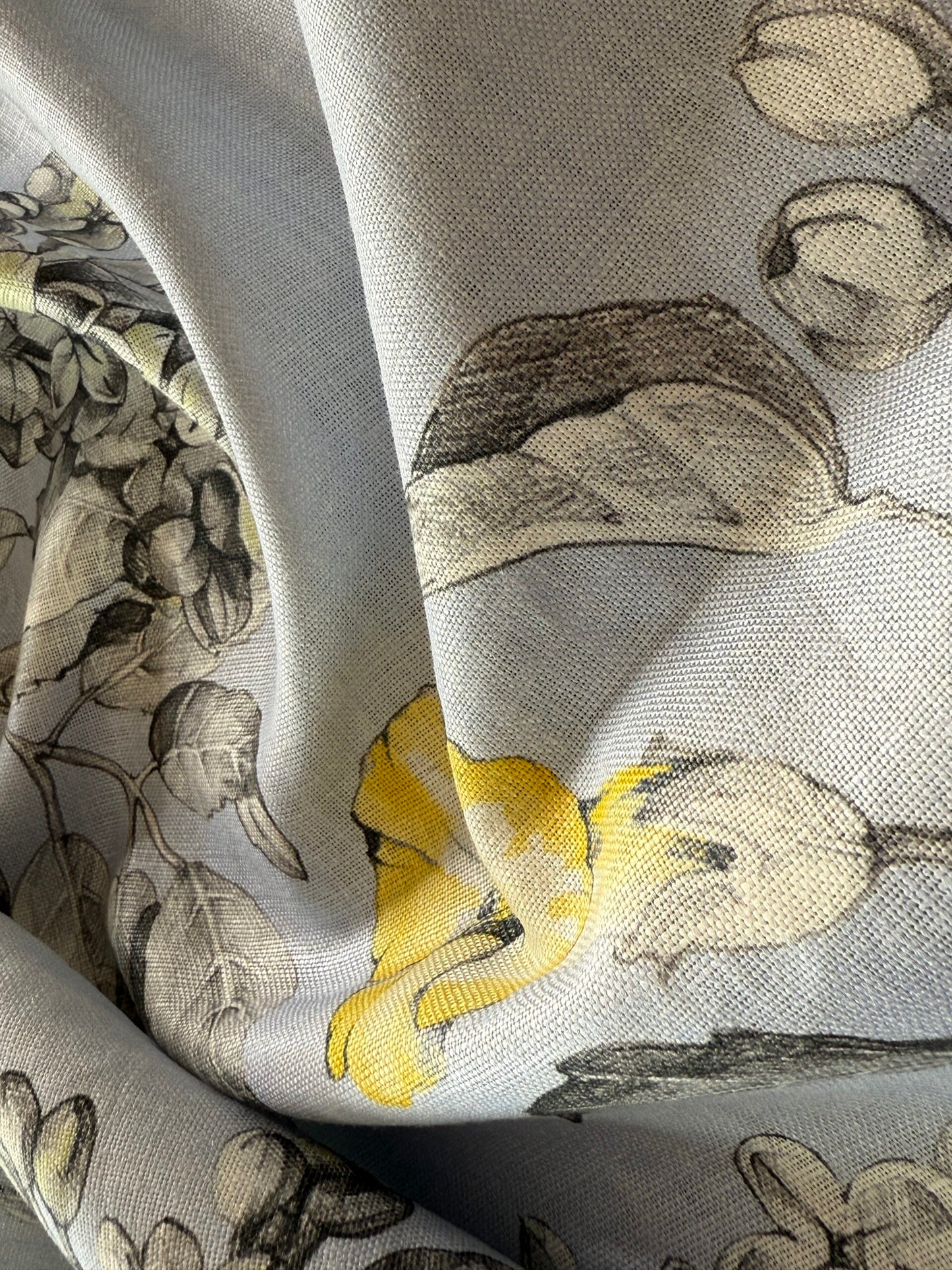 9 Berkbox107 1.2yards  Scalamandre Merrimon Light Blue Linen Floral 100% Linen with Glazed finish MSRP 346/y