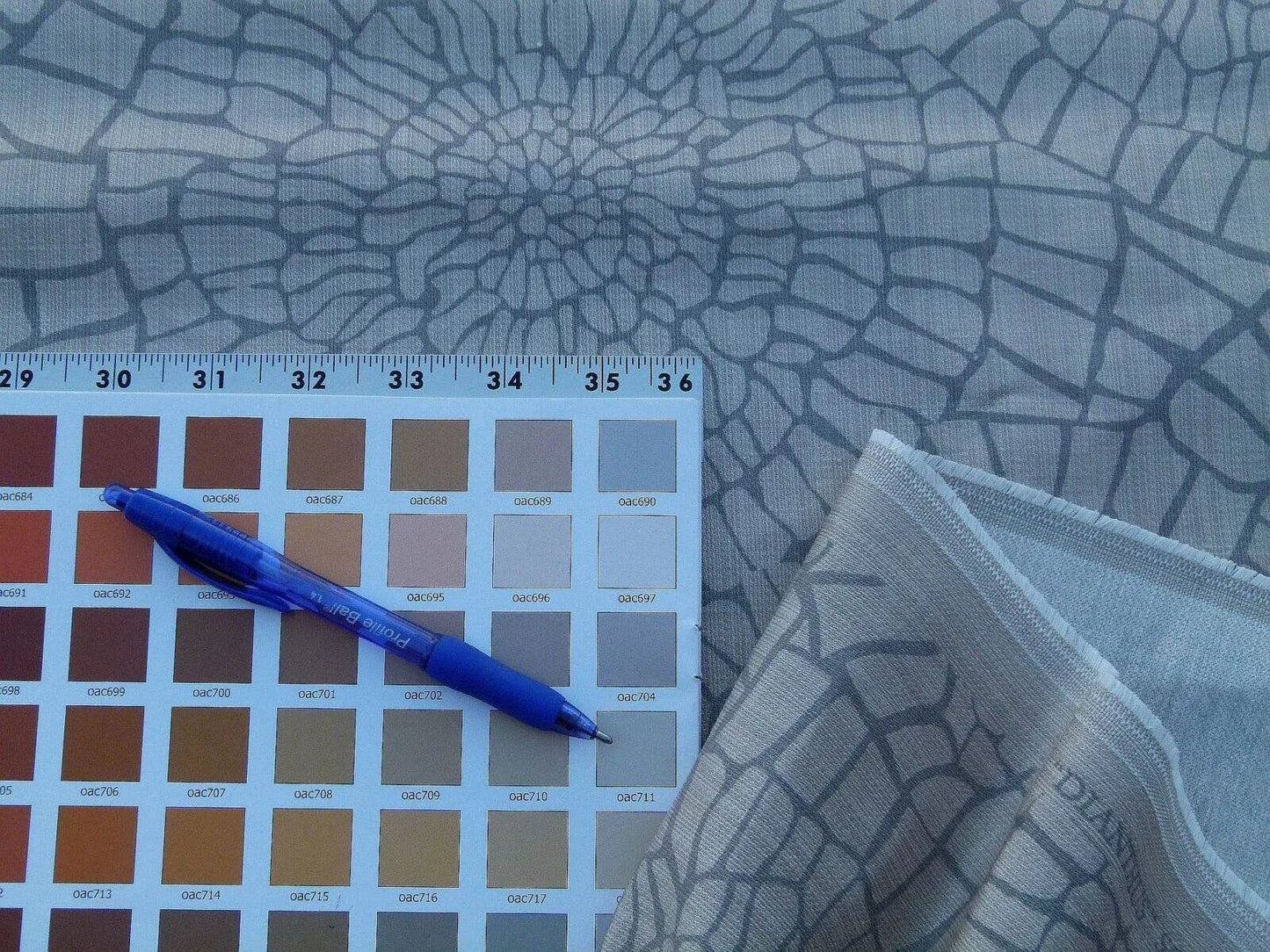 By Yard Dianthus Pewter Gray On Beige Scalamandre Mid-century MSRP USD 144/Y