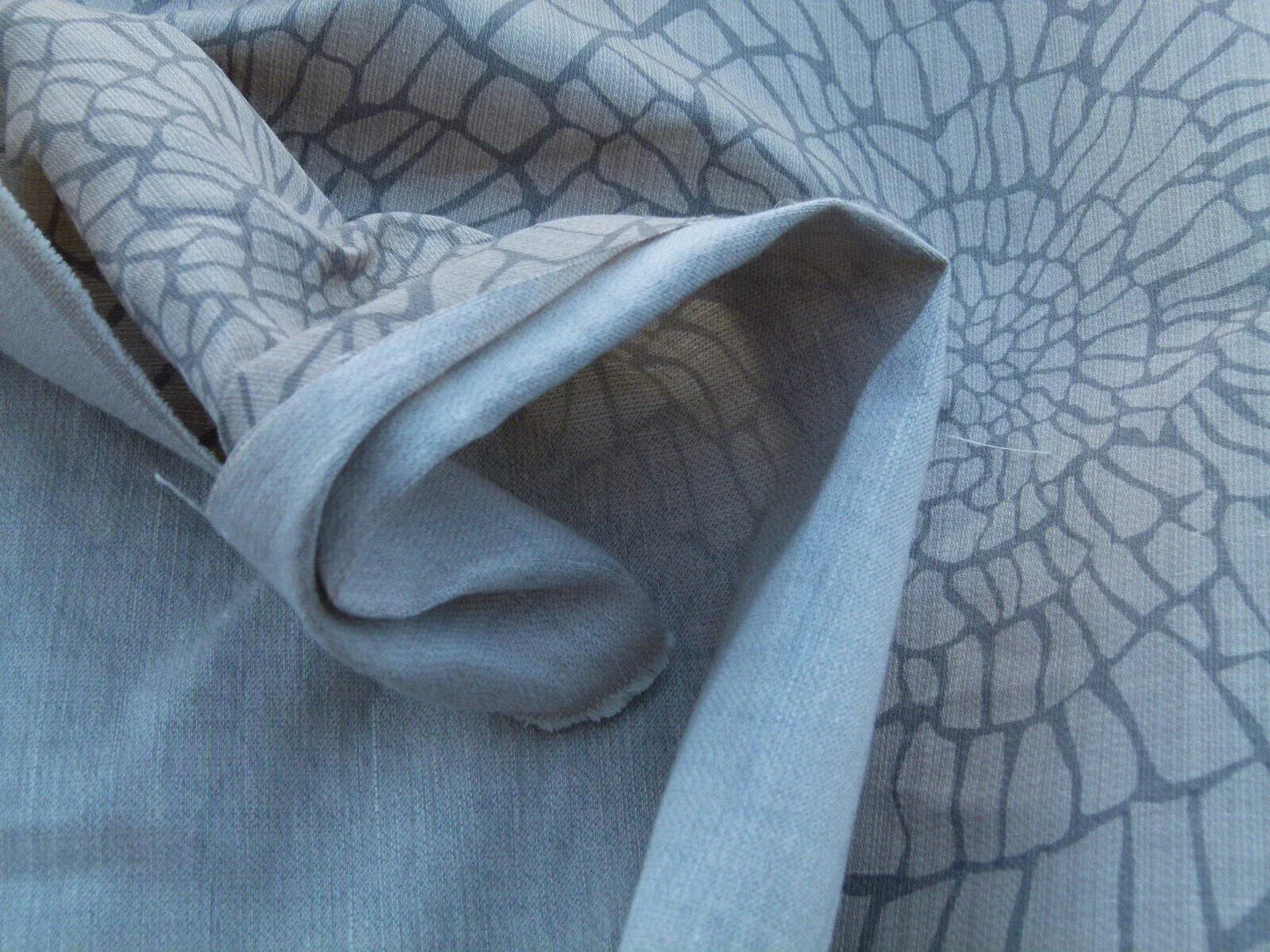 By Yard Dianthus Pewter Gray On Beige Scalamandre Mid-century MSRP USD 144/Y