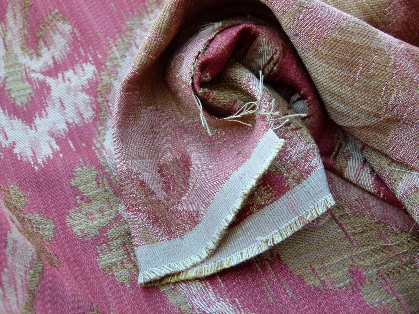 Scalamandre Libretto Brick Red Bronze Medallion Lampas MSRP USD 258/Y Lotus Medallion Lampas