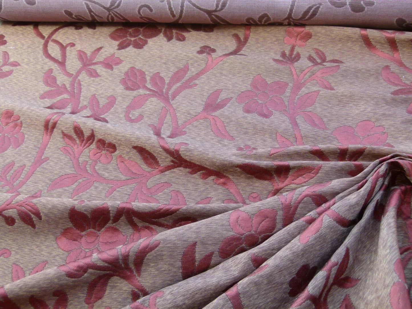 Scalamandre Romantic Sapporo Rust Red Gold Silk Linen Lampas MSRP USD 516/y Superb Weight! Vine