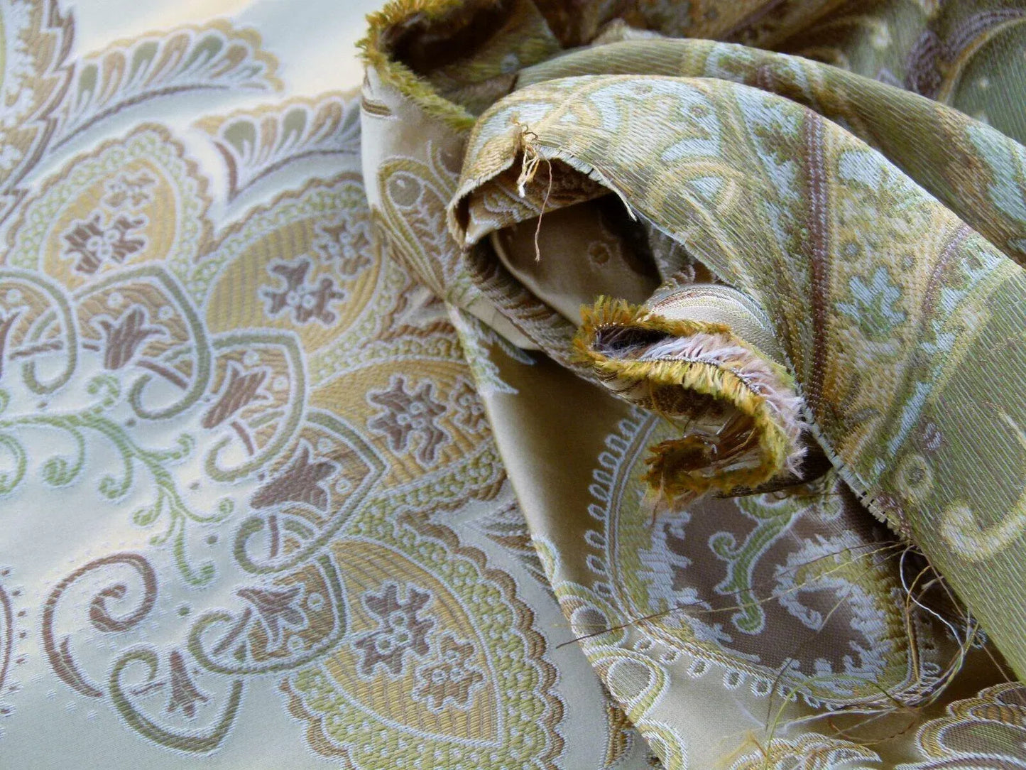 Scalamandre Douglas Fonthill Fern Gold Green Copper 100% Silk Paisley Old World Weavers MSRP USD 336/Y