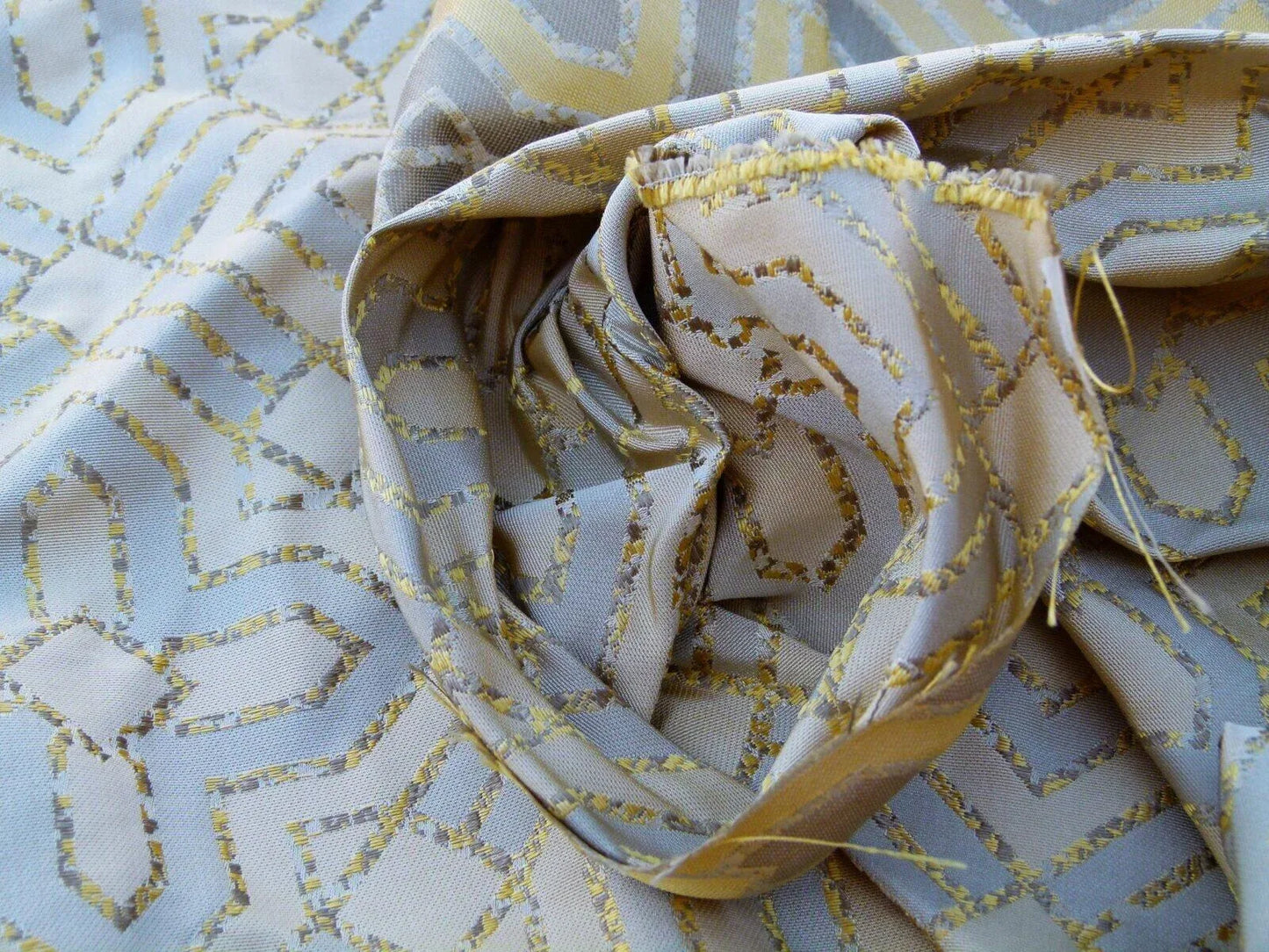 By Yd Scalamandre Charing Cross Gw Mellow Yellow Grey Watkins Iridescent MSRP USD 264/Y