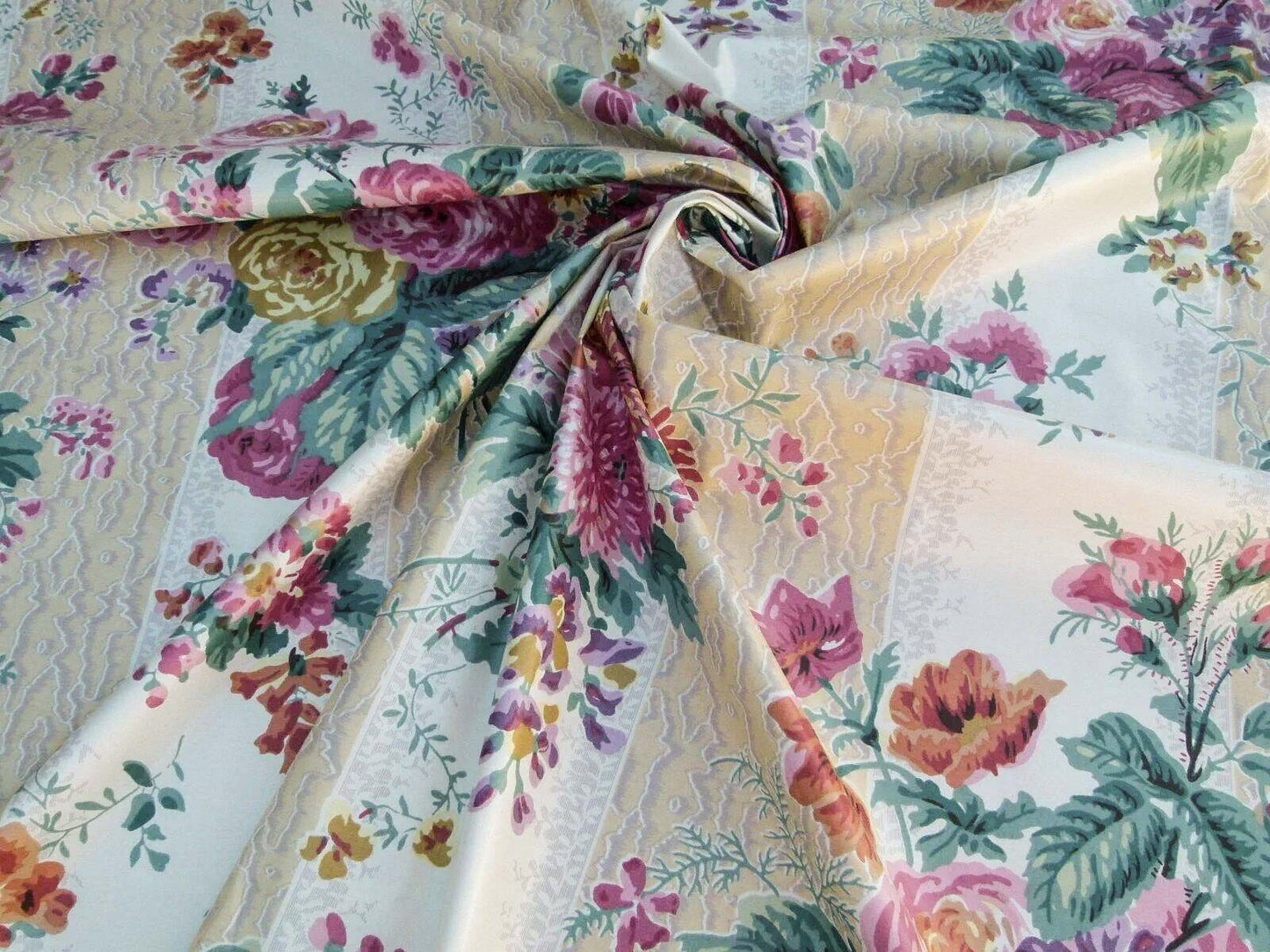 By Yard Scalamandre Amberley Fonthill Multi/beige English garden RoseFloral Chintz Old World Weavers MSRP USD 170/Y