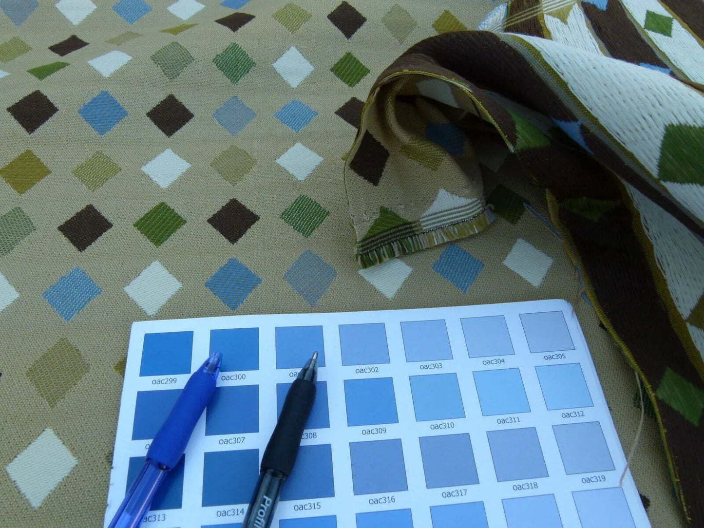 By Yard Breezeway Green Mult On Desert Tan Woven Diamond Dot MSRP USD 222/y Fonthill Old World Weavers