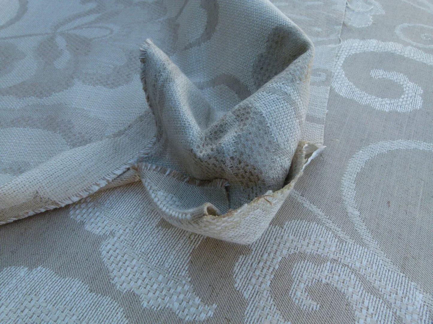 Scalamandre Slovenia Grey Watkins Eggshell Big Flower Chenille Heavy! Old World Weavers MSRP USD 290/Y