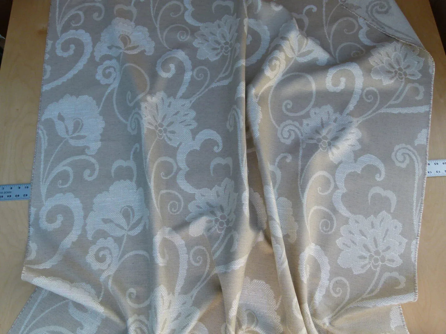 Scalamandre Slovenia Grey Watkins Eggshell Big Flower Chenille Heavy! Old World Weavers MSRP USD 290/Y