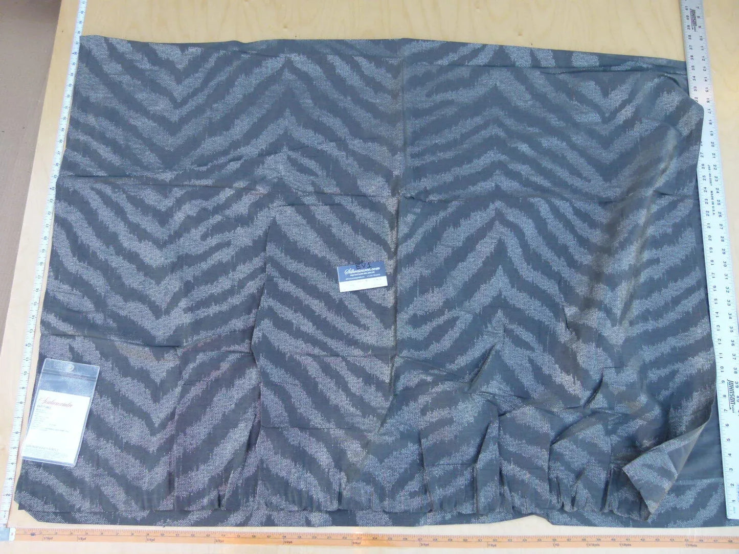 10 Ev1 2y Scalamandre Bengali Modern Nature Dark Grey Silk Linen Animal Skin Tiger Print