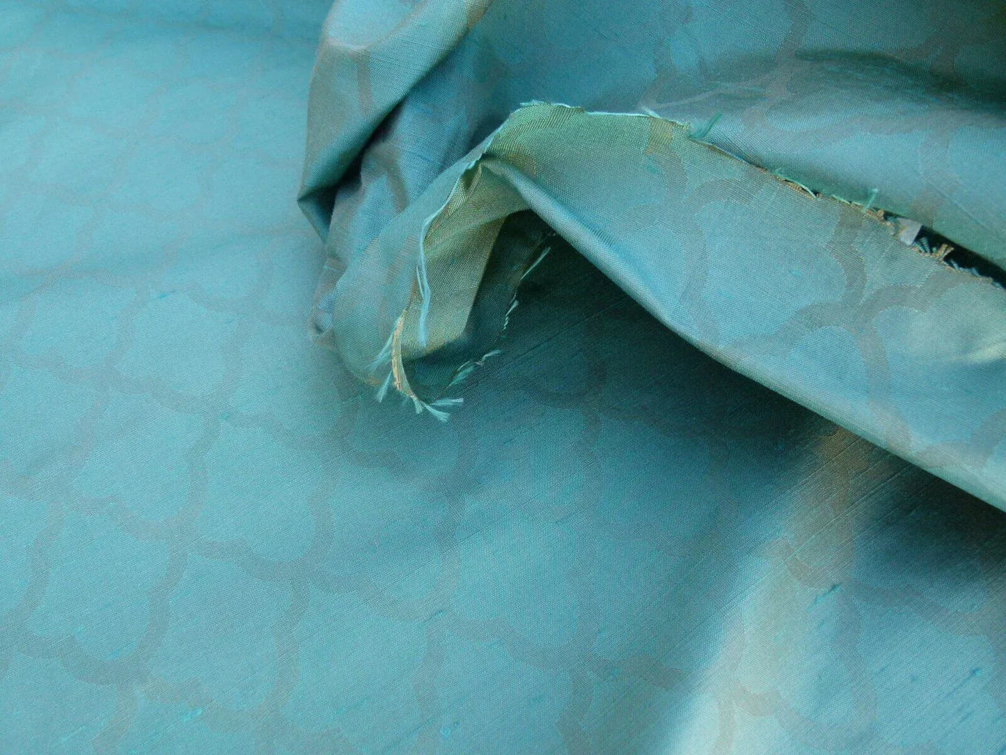 Scalamandre Bangalore Milan Green Blue 100% Silk Fish Scale Ocean Wave MSRP USD 148/Y