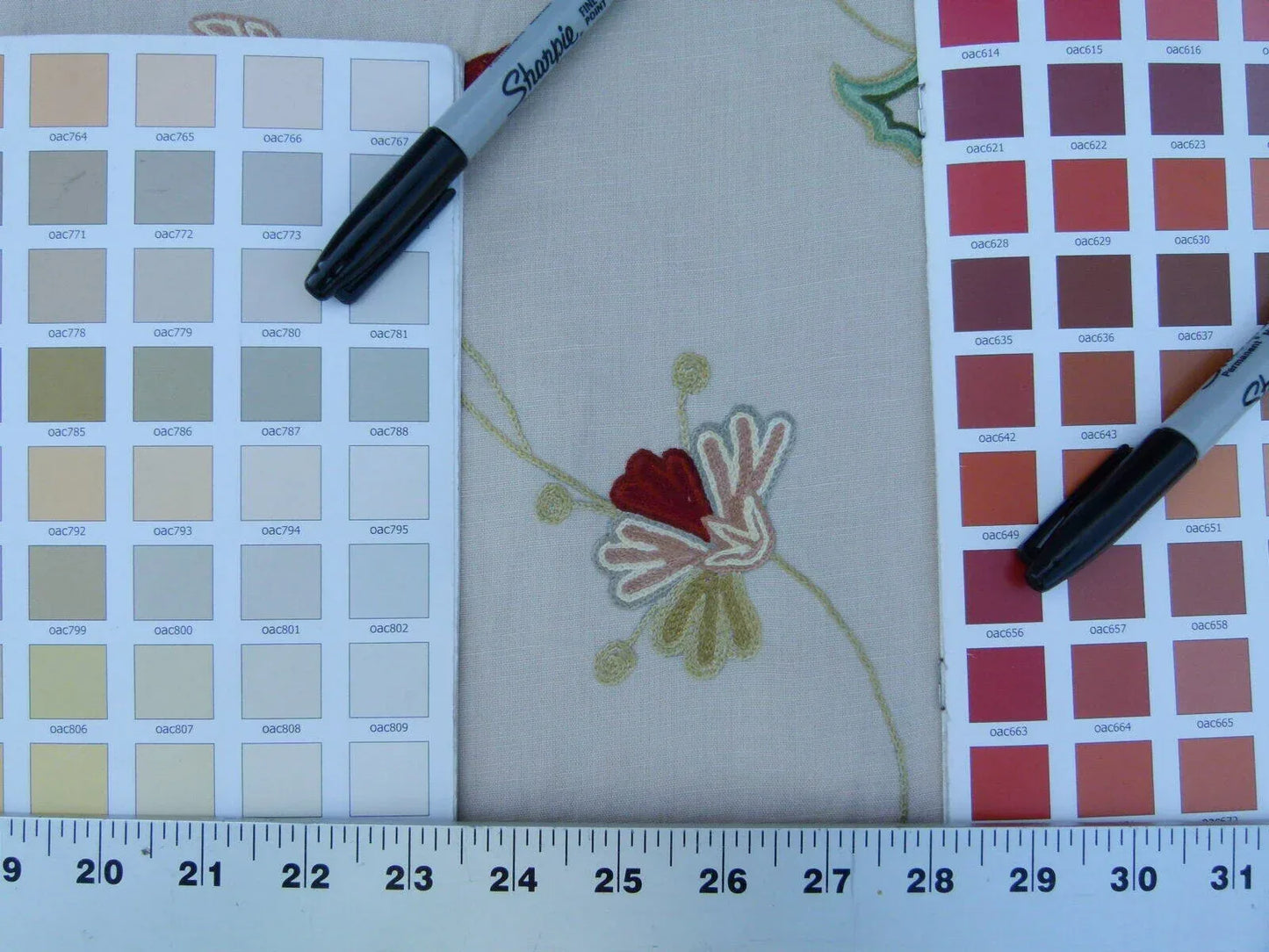 By Yd Lee Jofa Three Oaks Crewel Embroidery Red Green Flower Natural Linen Cotton Hand Made MSRP USD 296/Y