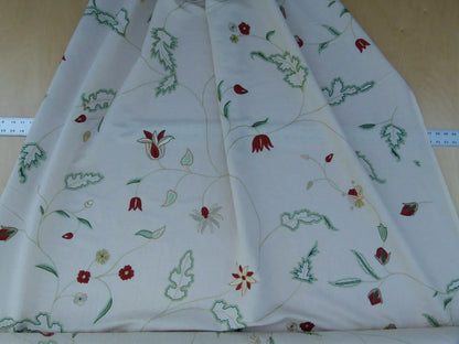 By Yd Lee Jofa Three Oaks Crewel Embroidery Red Green Flower Natural Linen Cotton Hand Made MSRP USD 296/Y