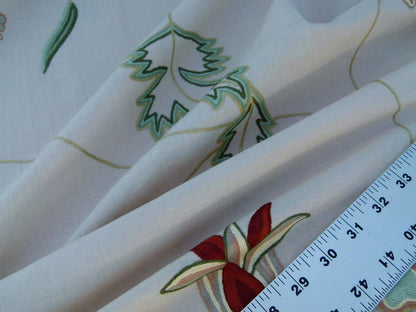 By Yd Lee Jofa Three Oaks Crewel Embroidery Red Green Flower Natural Linen Cotton Hand Made MSRP USD 296/Y