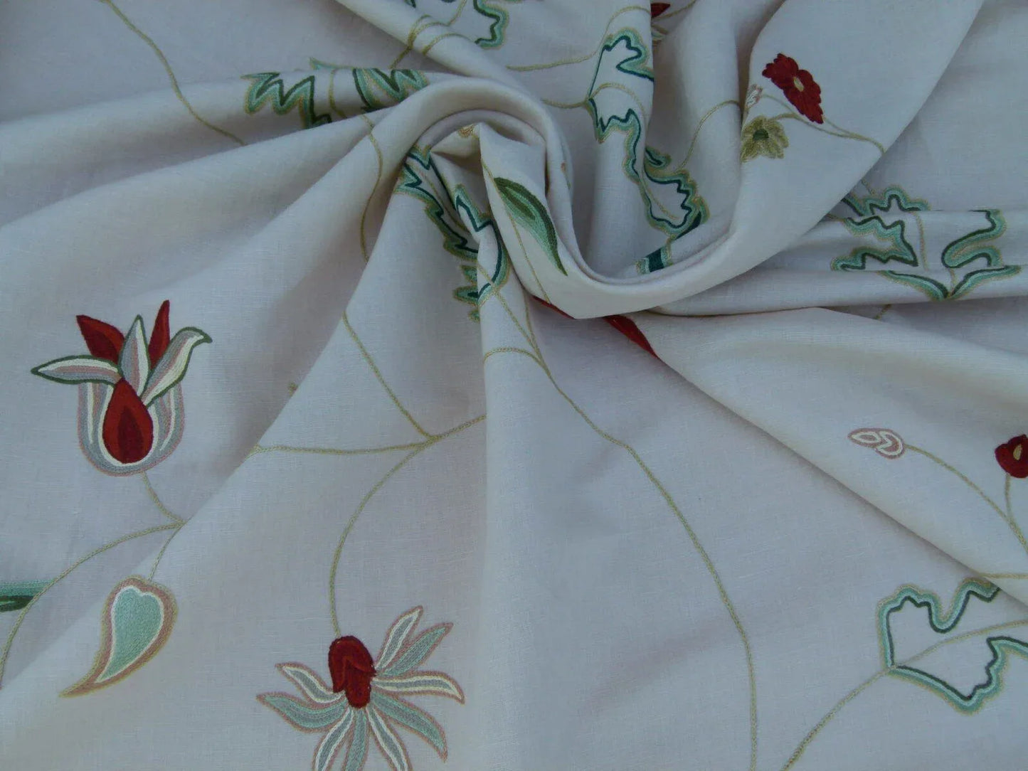 By Yd Lee Jofa Three Oaks Crewel Embroidery Red Green Flower Natural Linen Cotton Hand Made MSRP USD 296/Y