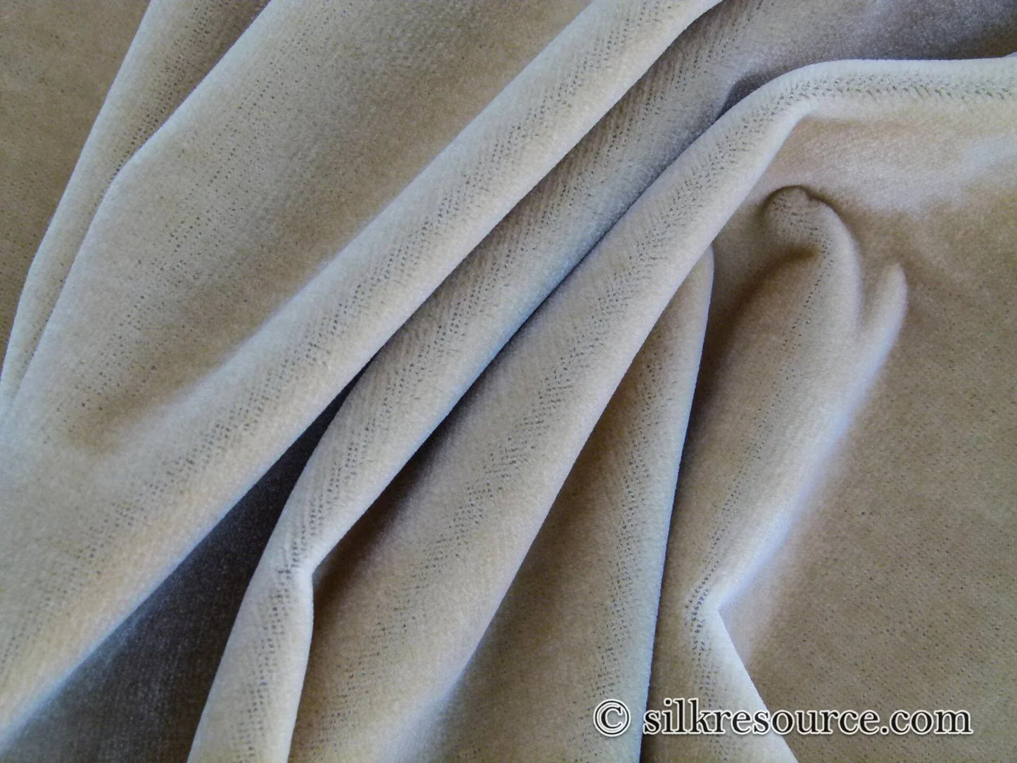 0.8Y Scalamandre Folio Bisque Superb Silk Velvet With Cuddly Silk Pile Yet Durable! brown MSRP USD 566/y Minor defects