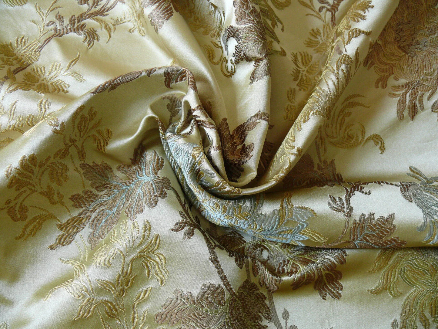 100% Silk Lampas Realistic Stemmed Chrysanthemums “Spa” Gold