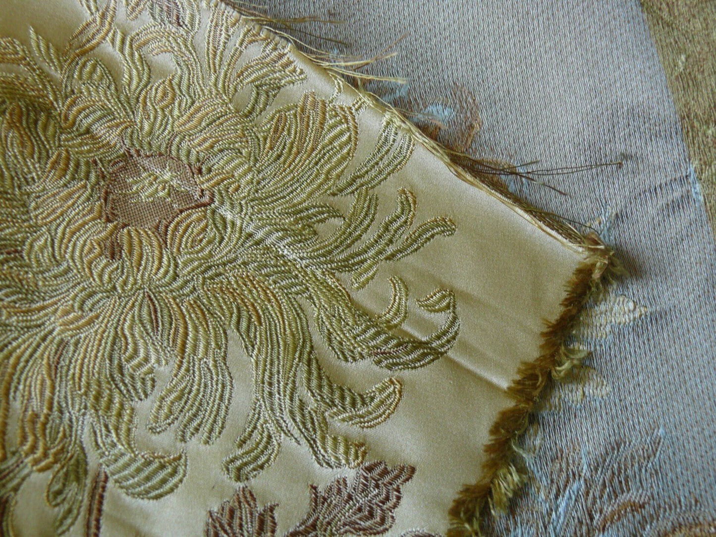 100% Silk Lampas Realistic Stemmed Chrysanthemums “Spa” Gold