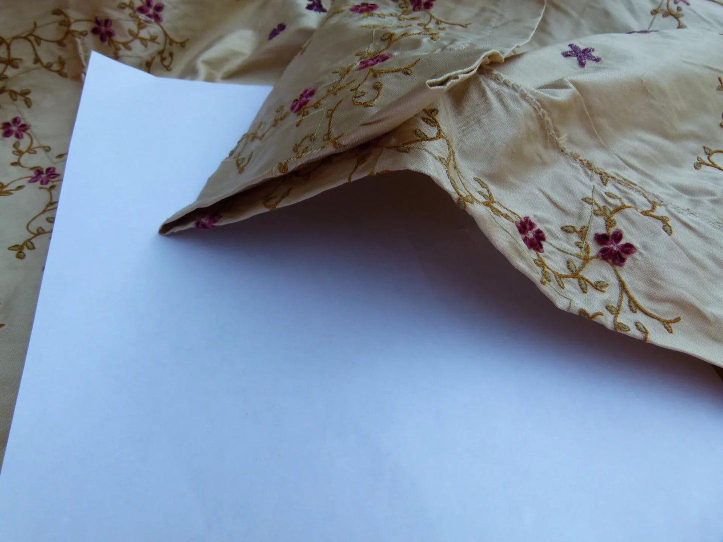 4 EV27 1.4yrd x 46"wide  Scalamandre AMARESH Clematis Silk Embroidery Gold