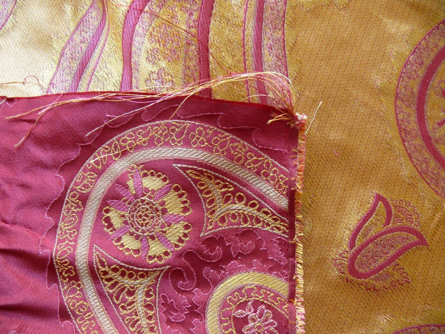 BY Yard Stunning 100% Silk Lampas Jacquard Fire Flame Edged Paisley "lacquer" Gold Red