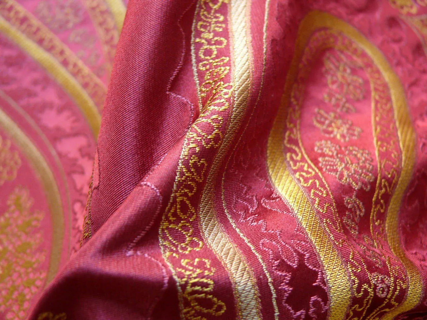 BY Yard Stunning 100% Silk Lampas Jacquard Fire Flame Edged Paisley "lacquer" Gold Red