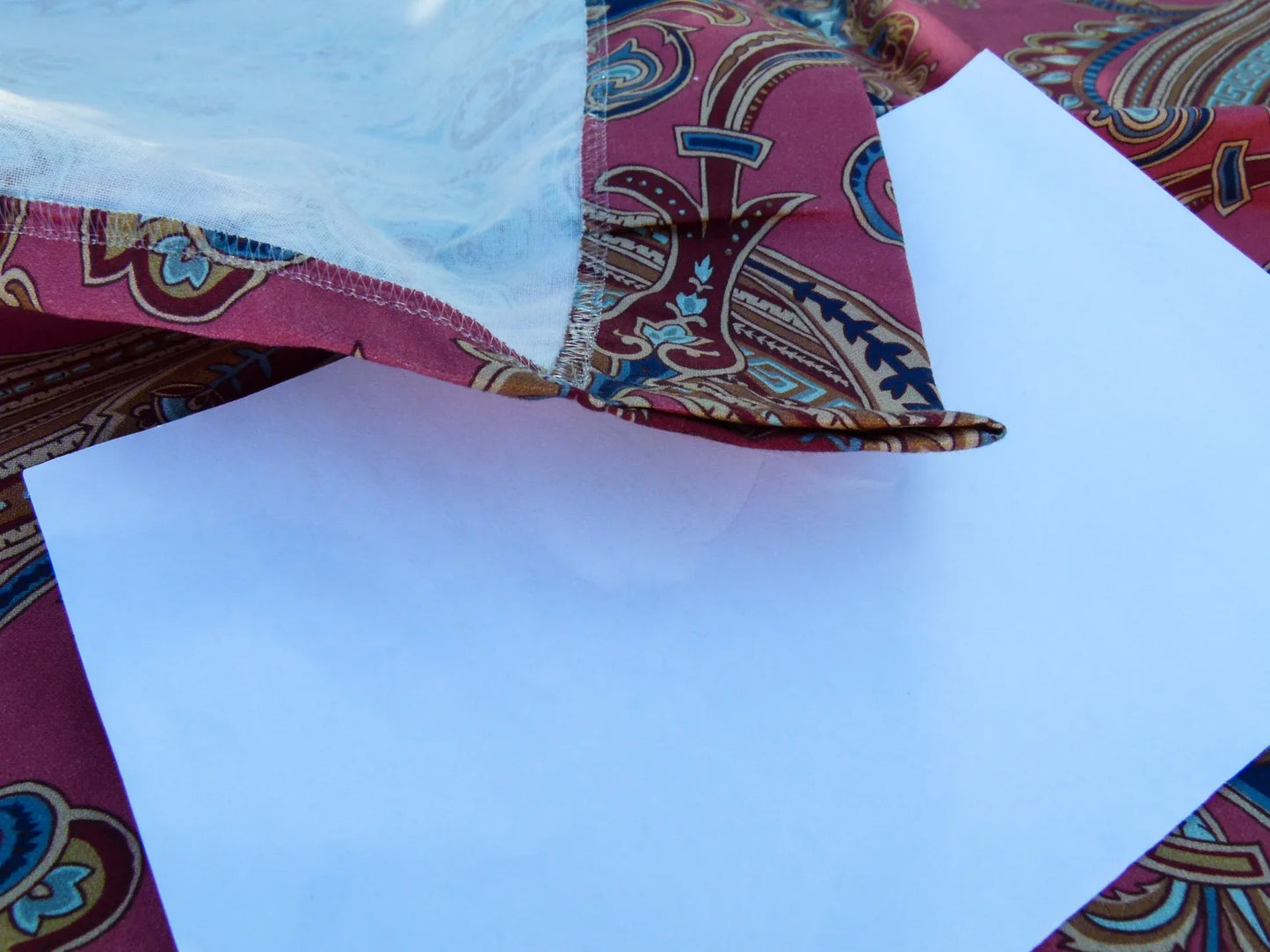 Scalamandre Length 1.2y Hudson Coral White Paisley Printed Cotton Sateen Belle Jardin Collection Fr France MSRP USD 216/y