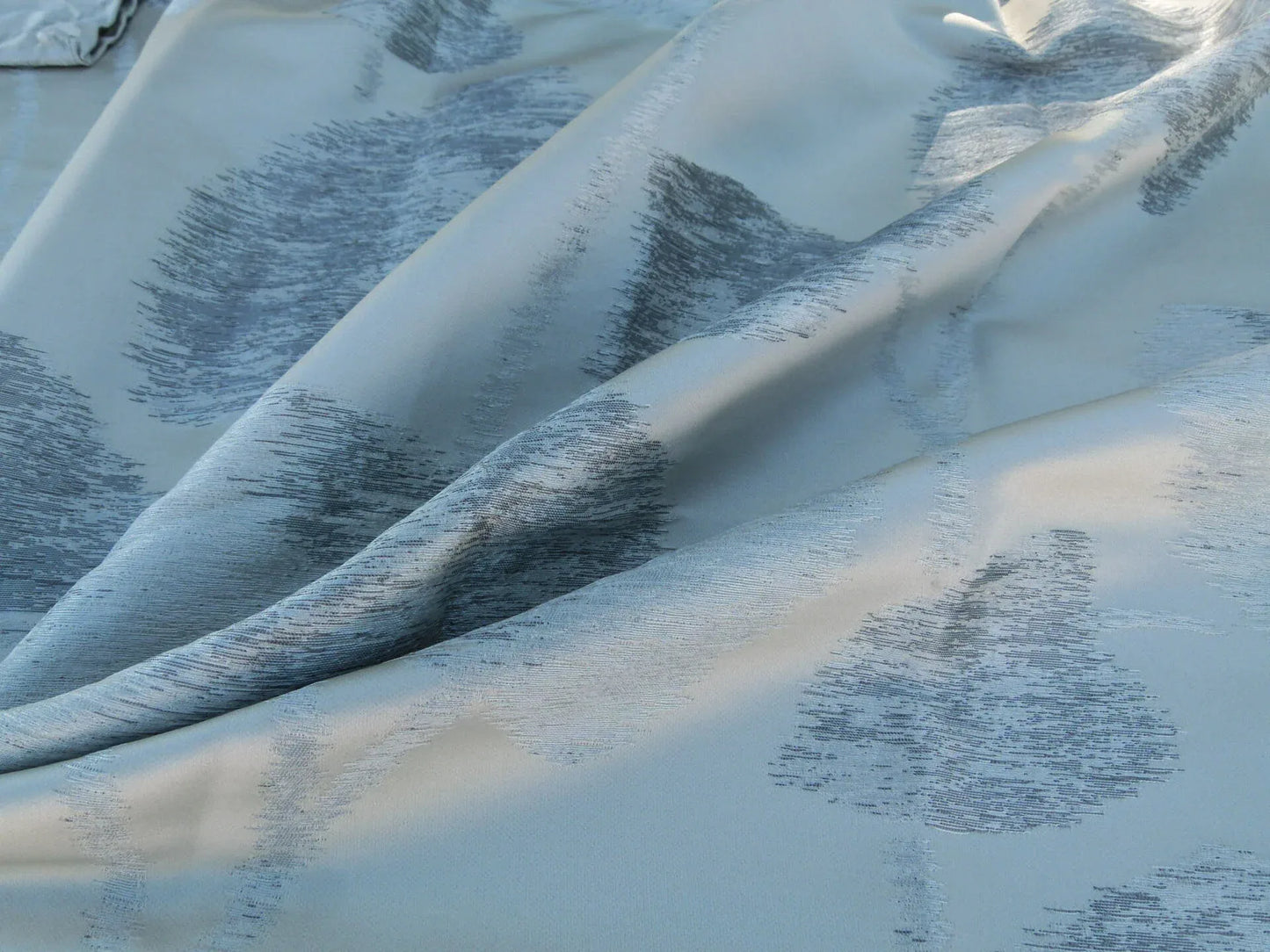 Scalamandre Length 2.4y Isabella Moon Glow White Gray Foliage Silk Contemporary MSRP USD 428/y