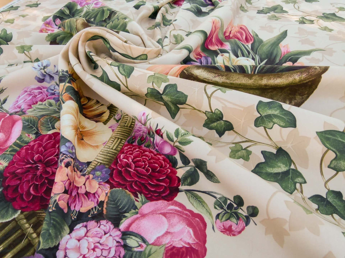 Scalamandre Folie Flamande Rose on Beige Botanic Illustration Rose Dalia Tulip Ivy Crocus Morning Glory 33-screen!  MSRP USD236/y