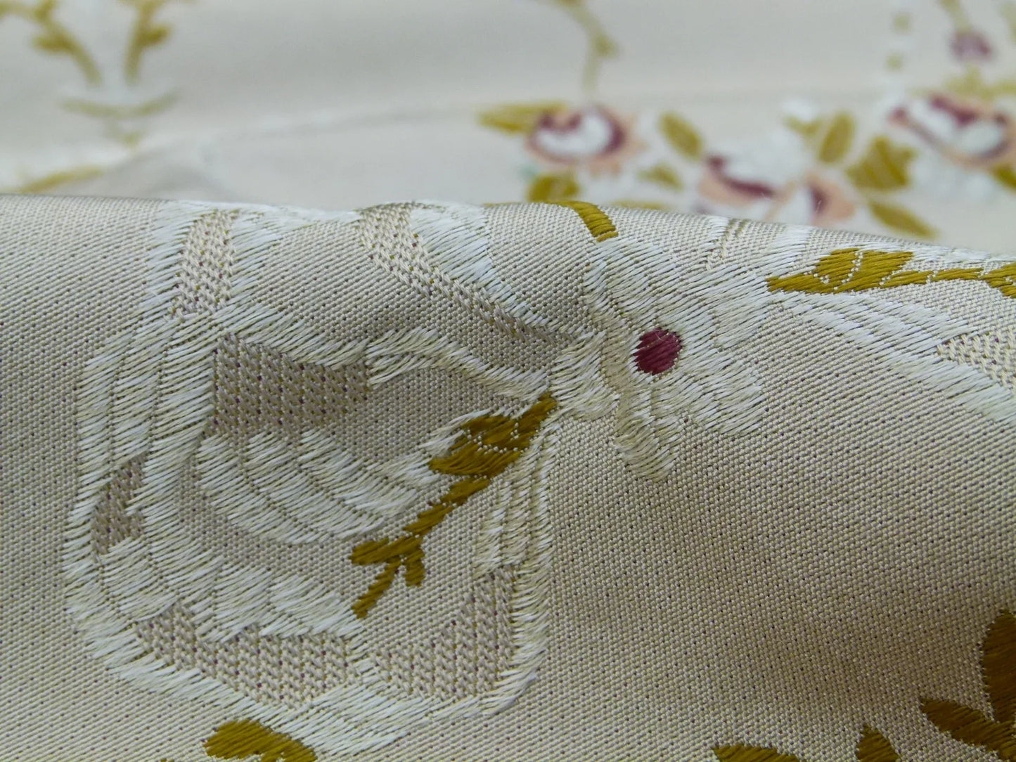 56 EV32 Square 27 x 27 inches Scalamandre Old World Weavers Printemps Beige Floral Botanical