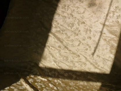 100% silk Damask Summer Berry "luminous" Ecru Nimbus Art Nouveau William Morris