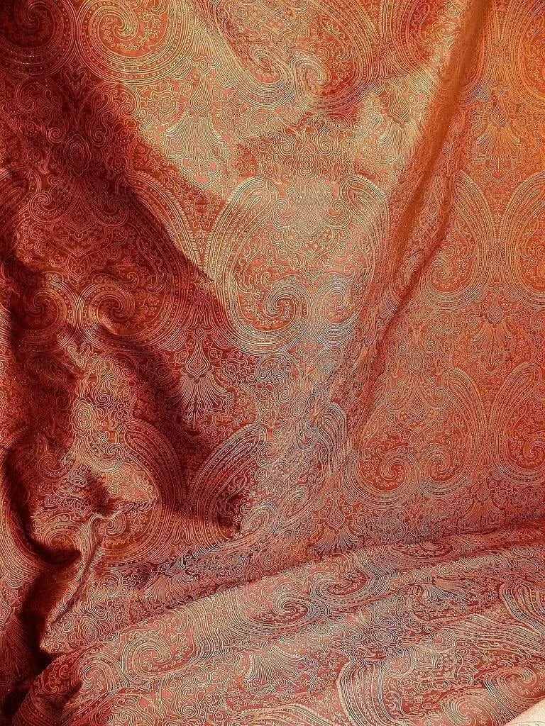 Levant 100% Silk Fine Line Damask Lampas Paisley "red Pepper" Red Pink Gold Large Medallion Red Gold Reversible