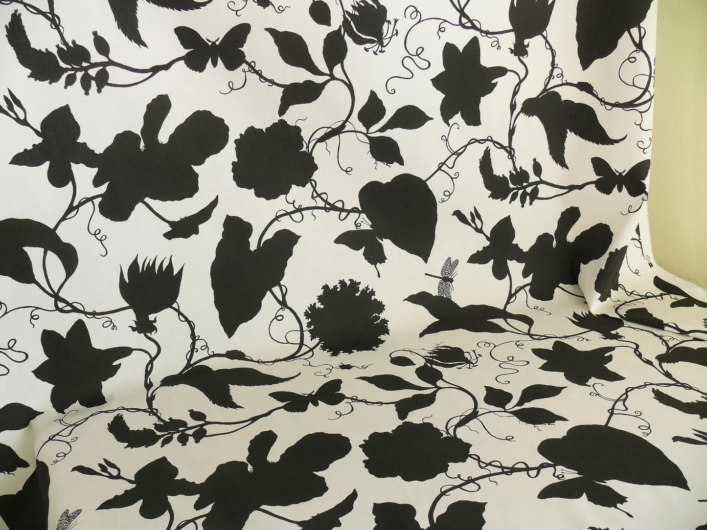 By Yd Duralee "Flora Imperialis Black" &amp; WHITE COTTON BIRD DRAGONFLY Print