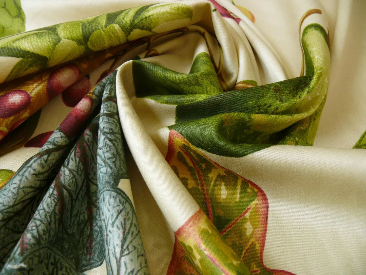 HiEND HF. HOME EMOTION FRUIT COCKTAIL TROPICAL CALADIUM 20 SCREENS! 8.8YDS