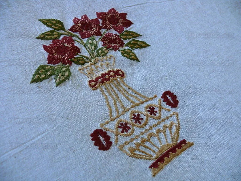Fabricut Quilvio Embroidered Linen/cotton Red Bouquet On Nat Bty