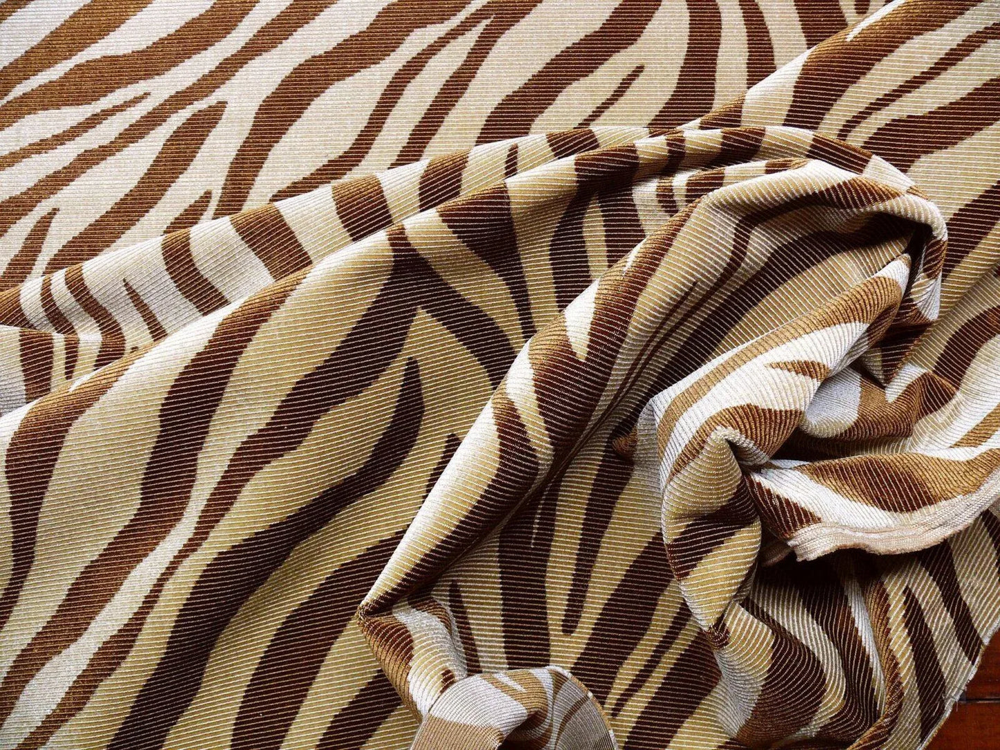 Beacon Hill Mumbai Silk Vevet Copper Zebra Tiger Brown Gold Animal Skin Heavy MSRP USD 663.76/y