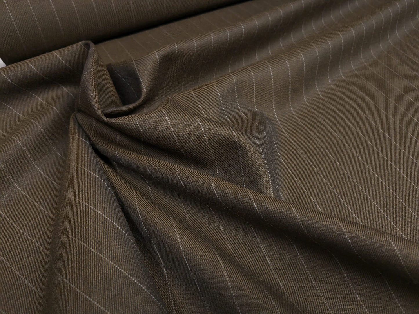 By Yd High End 100%WOOL SATIN STRIPE DEEP CHARCOAL from UK MSRP USD160+/y