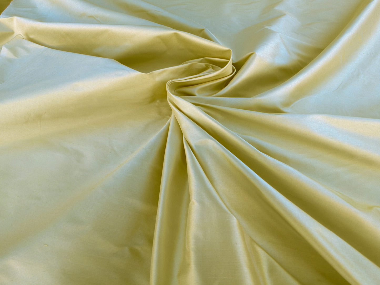 Bty Scalamandre Shangri-la Silk Dupioni "froth" Light Yellow Gold MSRP USD 158Y