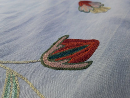 By Yd Lee Jofa Three Oaks Crewel Embroidery Red Green Flower Natural Linen Cotton Hand Made MSRP USD 296/Y