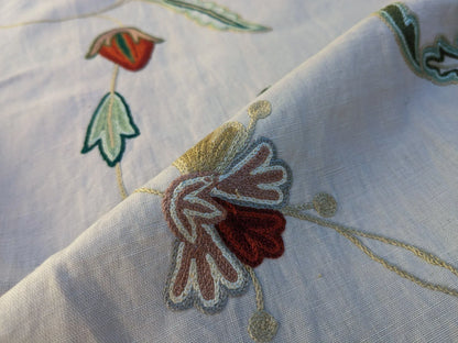 By Yd Lee Jofa Three Oaks Crewel Embroidery Red Green Flower Natural Linen Cotton Hand Made MSRP USD 296/Y
