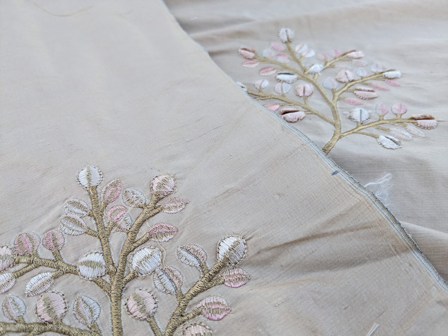 By Yd Kravet Silk Dupioni Embroidery Beige Pink Sprig MSRP USD 100+/Y