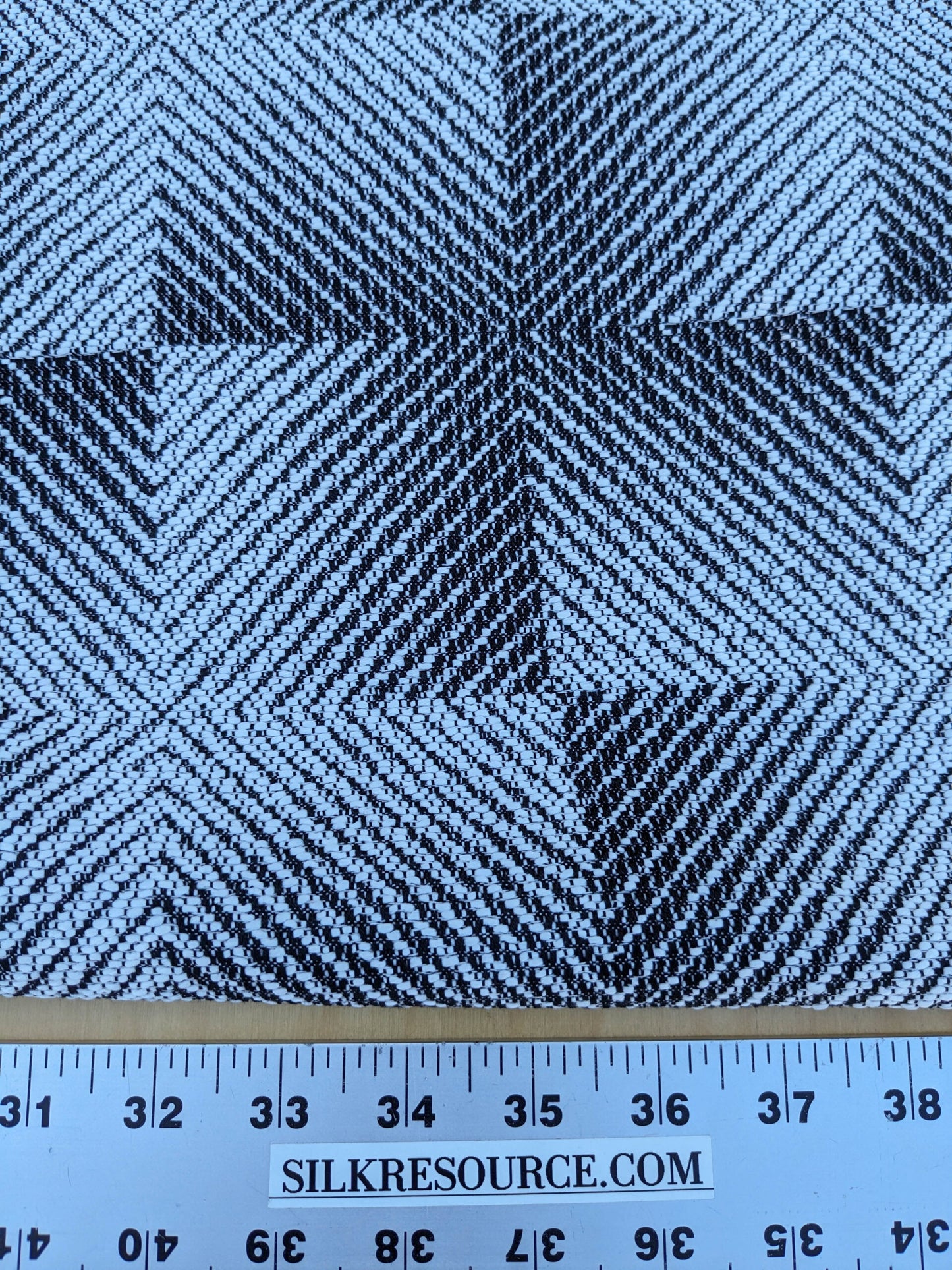 22 EV35 Length 2.8y Lelievre Hypnose M1 Poivre Black White Texture Plain Plaid Square MSRP USD 400+/y